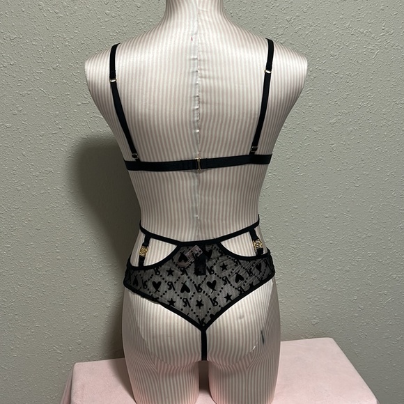 1day Sale! VS triangle Bra and panty set - Picture 4 of 7